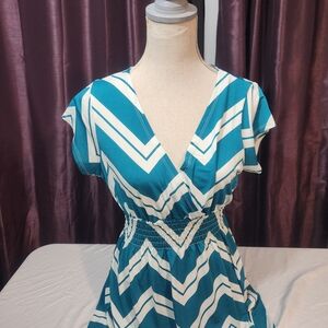 Teal & White Chevron V-Neck Smocked Dress - Size Large